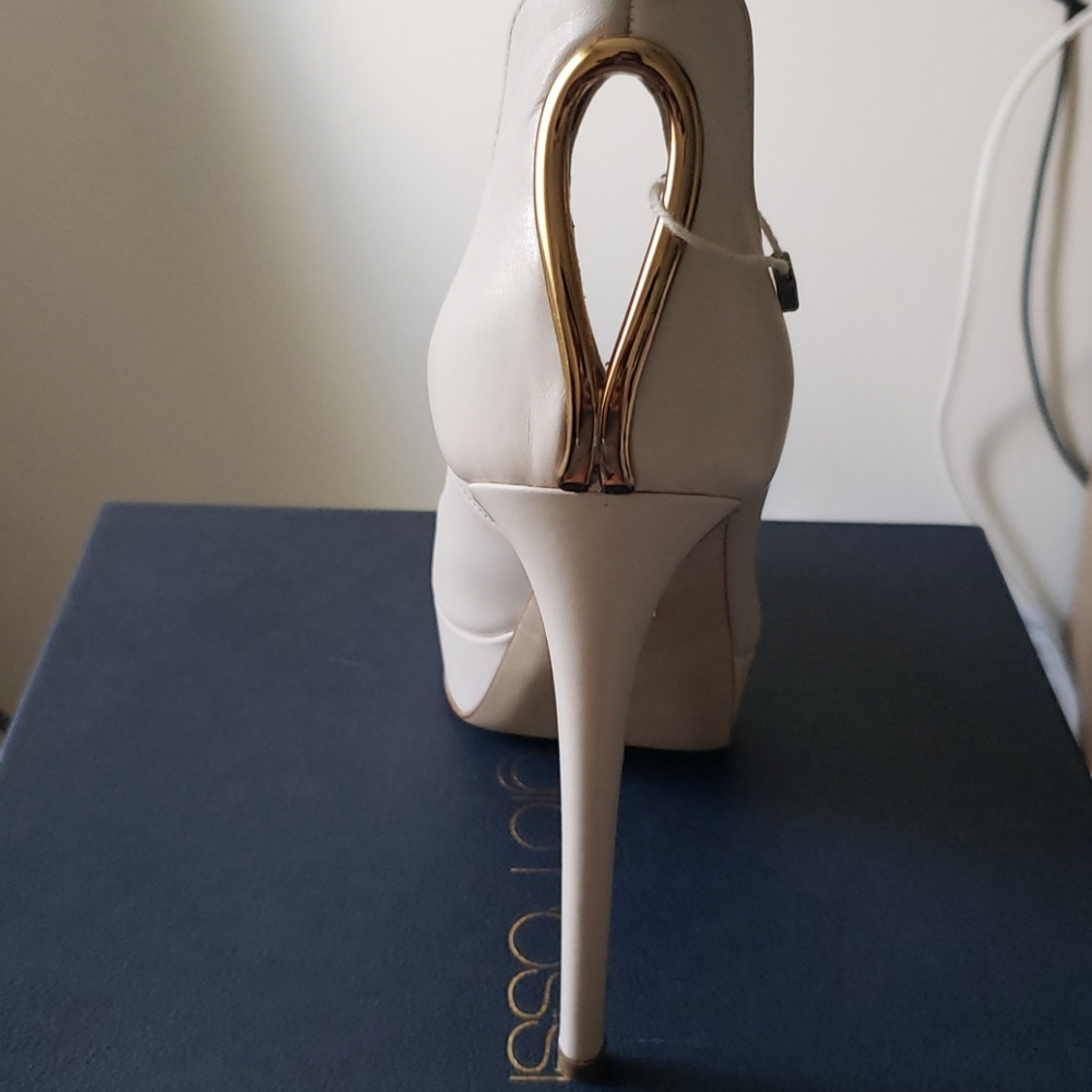 Shoes - Picture 3 of 7